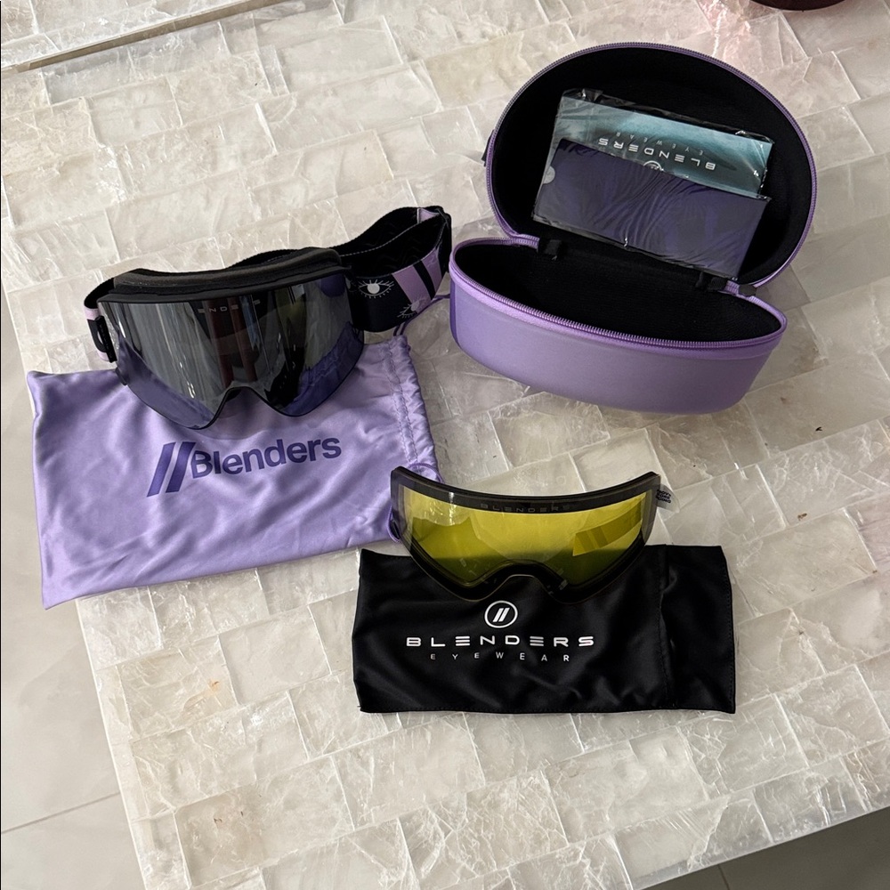 Blenders Ski Goggles with Case NWT